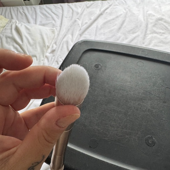 Seint buff brush Dual-Ended Makeup Brush - Gold - Picture 3 of 4